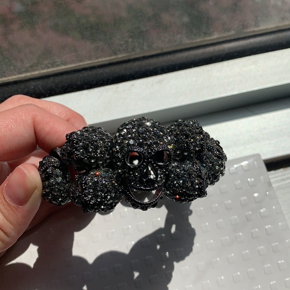 COPY - Beverly Hills Crystal Skull bracelet - Picture 2 of 8